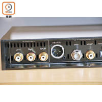 數碼輸出方面設有AES/EBU、BNC、同軸及光纖插口，能靈活接駁解碼器或有源喇叭。