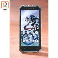 Armor X由上代的5吋屏幕增大至5.5吋。<br>售價：$1,599