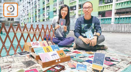 Nelson（右）和Quinto（左）是中學同學，一個擅長設計，一個喜歡收集香港故事，2014年合力開創明信片品牌mySilverPuzzle。
