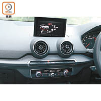 中控台頂置7吋螢幕，透過MMI系統可設定或閱讀各項行車資訊。
