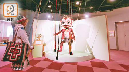 Toramaru人偶劇博物館內有大人般高度的扯線木偶試玩，技術高的話還可操控它的表情。