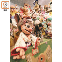 2樓收藏了逾千個人偶，當中有約700個是從日本不同的木偶劇團收集回來。