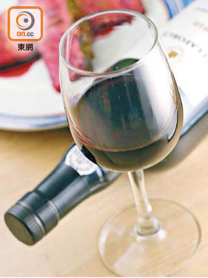 砵酒是葡萄牙專屬的葡萄酒，由於在發酵過程中加了烈酒，所以酒精濃度與甜度特別高。
