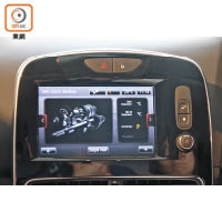 中控台的7吋輕觸屏幕，可顯示Turbo壓力、油溫、進氣溫度、以至雙離合器波箱溫度等即時行車資料。