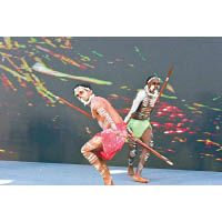 北領地的舞蹈家於開航儀式上帶來精彩的舞蹈表演。