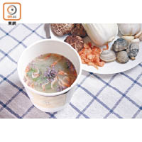 神級Fusion湯：與他參賽的海膽蛤蠣湯相比，這碗湯雖然簡單得多，但大約煲20分鐘就可以飲到鮮味十足的營養湯水，絕對值得一試。<br>