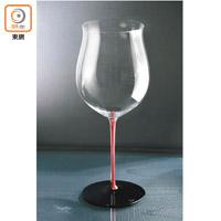 手造布爾岡紅酒杯<br>巨型圓渾闊身配向外開闊杯口酒杯，讓酒液落到舌尖，令人嘗到醇厚紅酒的馥郁果香。