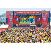 每個舉辦城市均設有Fan Fest區，有大屏幕播放現場賽事。