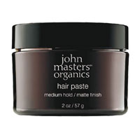 John Masters Organics持久造型髮泥 $225/57g （F）<br>天然配方由70%以上的有機成分組成，更蘊含膨潤土及木薯澱粉，能吸收過量油脂，營造啞致效果。