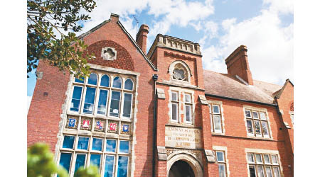 Collyer's是名列全英前30位的預科書院，教學水準不容置疑。