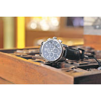 SPW-002型號腕錶備有計時及日期顯示功能，黑色錶盤款式，限量100枚。<br>$18,800