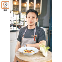 江偉成師傅16歲學烹飪，曾於五星級酒店及餐廳連鎖集團任職，並到澳洲深造烹調技巧，於2014年在大坑開設餐廳酒吧，現時為一間新派歐陸餐廳負責人兼行政總廚。
