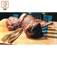 燒牛肉雖然是自助餐常客，但Eight選用熟成牛肉，是扒房級的用料。