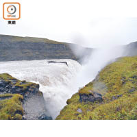 闊2,500米、高70米的黃金瀑布是冰島第二大瀑布。