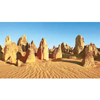 南邦國家公園內有數以千計的石灰岩柱，聳立在沙漠中，仿似有置身於活化石原始森林之感。
