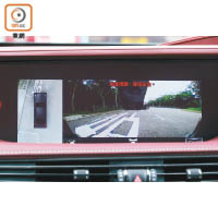 車上的12.3吋高清多媒體屏幕對應PVM全景監測、後泊鏡頭及附設超聲波感應的泊車輔助系統。