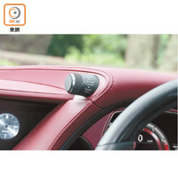 儀錶板左方特設駕駛模式選擇旋鈕，讓駕駛者可輕鬆從6種模式中切換。