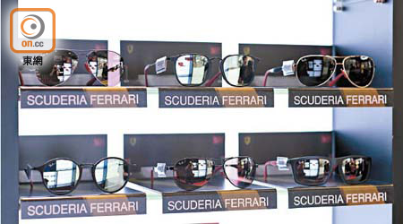 Ray-Ban Ferrari法拉利車隊系列 $2,550/各<br>鏡臂以碳纖維製造，十分輕巧，加上法拉利車隊的標誌性紅皮和花紋設計，充滿特色。