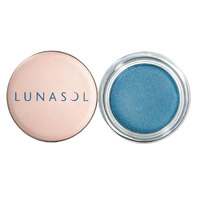 LUNASOL閃爍單色眼影霜 $230（E）<br>深邃的丹寧色彩，配合旱啞閃爍的粉末與輕爽觸感，能打造型格眼妝。