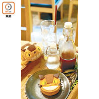 甜品賣相精美，推介這款Nekobus Has Come To Town，以咖啡味慕絲撻配搭DIY泰式奶茶，售THB300（約HK$70）。