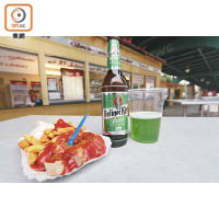 咖喱香腸配上加了Waldmeister香草的綠色啤酒，是最地道的柏林人口味！