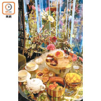 Cafe最受歡迎的二人份下午茶，因為在水信玄餅下放了乾冰加水，所以有冒煙的夢幻效果，兩位用Afternoon Tea Set售THB1,200（約HK$286）起。
