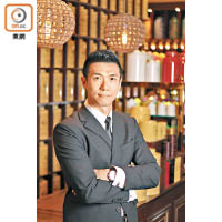Jacky先後在內地及香港從事餐飲工作逾15年，並醉心鑽研茶藝，現為世界奢華茶葉品牌茶品師及Area Manager。