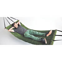 Field Hammock<br>草地吊床採用了特製紡線來製作，模擬出真實草地的質感。