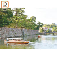 堀川是松江城的護城河，河道四通八達，故松江城又有水都之稱。