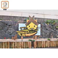 沿河還發現兩岸不時有當地吉祥物「島根貓」以不同造型現身。