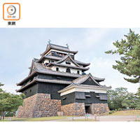 松江城是日本第五個國寶天守建築，亦是日本三大湖城之一。