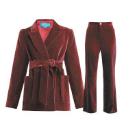 M.I.H JEANS<br>酒紅色絲絨西裝外套 $3,018、<br>西褲 $2,143（C）