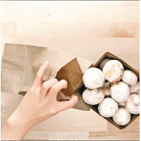 蘑菇放入紙袋密封，可保存1星期。