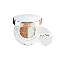 Lancôme Blanc Expert瞬白補濕亮肌氣墊粉底 #B01 補充裝 $290、粉盒 $100（E） <br>質感透薄，半Tone Up（調色）、半粉底配方，一次過帶來雙重功效，持久補濕之餘，更可瞬間提亮和昇華妝容，達致均勻完美。