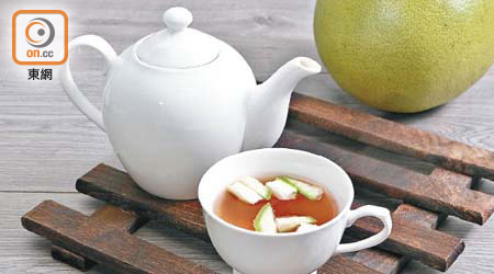 把曬乾的柚皮切成條狀，放入濃茶一起飲用，可發揮開胃透氣的功效。