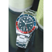 Tudor Black Bay GMT腕錶（精鋼鏈帶款式） $27,500（D）