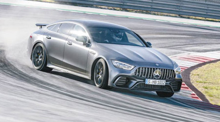 Mercedes-AMG GT四門Coupe已搭載4.0公升雙渦輪增壓V8引擎，馬力超過400匹，如加配混能技術，總馬力將提升至驚人的800匹。