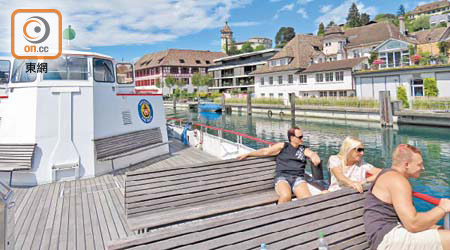 船河的風景多變，當中便駛經了萊茵河流域的小鎮。