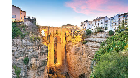 西班牙懸崖小鎮Ronda夠特色，去西葡之旅當然要認識。