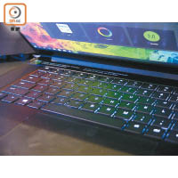 Base Model入門版採用單一區域RGB背光鍵盤。