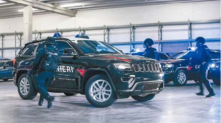 Jeep Grand Cherokee成為了意大利警察部反恐部門用車，全車具有防彈功能。