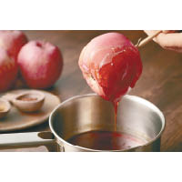蘋果糖工房製作的冰糖葫蘆，使用的都是重250克至400克的大蘋果。