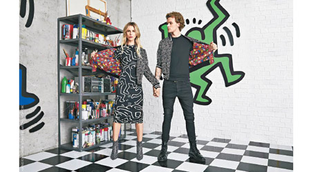 alice + olivia今次以著名Pop Art大師Keith Haring為靈感，推出別注系列。