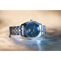 Tudor Glamour Double Date精鋼錶殼配黑色錶面及鏈帶腕錶 $24,800