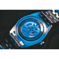 腕錶搭載品牌全新自家MT 5641型自動機芯。