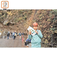 櫸平站不遠處的人喰岩山路是觀賞熱點，但要戴上頭盔以防禦山坡的落石。