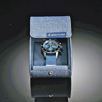 新錶採用Econyl®物料錶盒包裝，輕巧之餘亦更加環保。