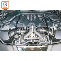 經過調校的4.4公升V8 TwinPower Turbo引擎，馬力高達625hp。