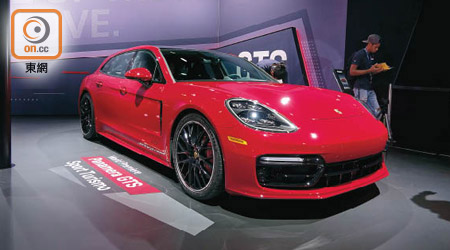 Panamera GTS 火辣賣相<br>另一重點新車Panamera GTS配上一身鮮紅色車身，搭載4公升V8 Twin-turbocharged引擎，可輸出最大馬力及扭力分別高達460ps及450Nm，只需要3.9秒便可完成0~100km/h加速。