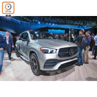 Mercedes-Benz GLE 提升豪氣<br>Mercedes-Benz首次發布的全新GLE，加配上9G-TRONIC自動波箱及48V電池，令表現強勁之餘，同時亦具備節能的好處；此外，加入全新MBUX平治語音系統，車廂豪華度得到進一步提升。